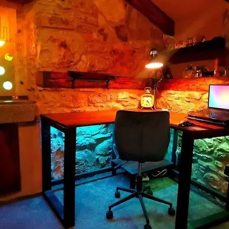Karijatida-art Kuca Za Potpuni Odmor Duse I Tijela *