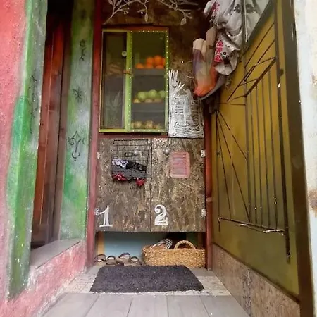 Karijatida-art Kuca Za Potpuni Odmor Duse I Tijela Zena Glava