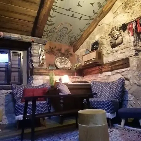 Karijatida-art Kuca Za Potpuni Odmor Duse I Tijela Apartment Zena Glava