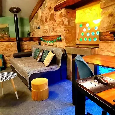 Apartment Karijatida-art Kuca Za Potpuni Odmor Duse I Tijela Zena Glava