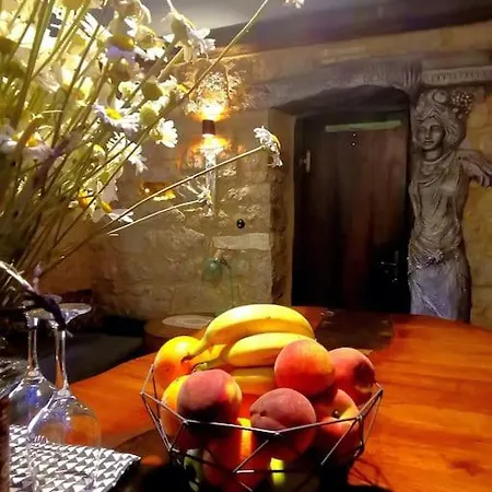 Karijatida-art Kuca Za Potpuni Odmor Duse I Tijela Zena Glava