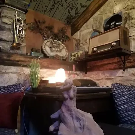 Karijatida-art Kuca Za Potpuni Odmor Duse I Tijela Zena Glava